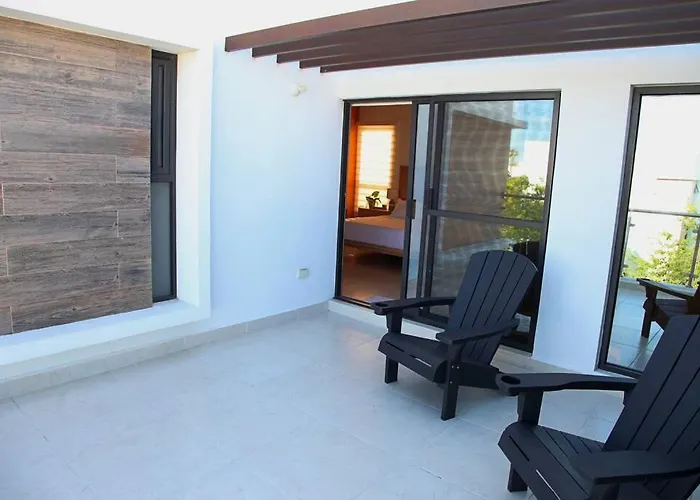 Villa Hermosa Casa De 3 Pisos En De Lujo
