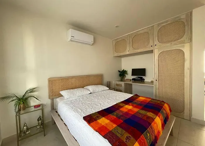 Villa Hermosa Casa De 3 Pisos En De Lujo