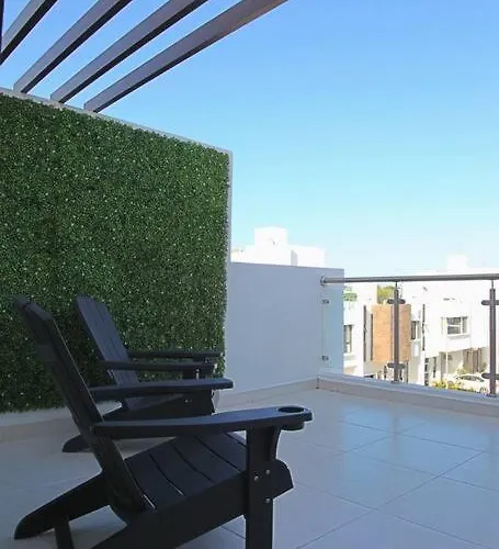 Villa Hermosa Casa De 3 Pisos En De Lujo