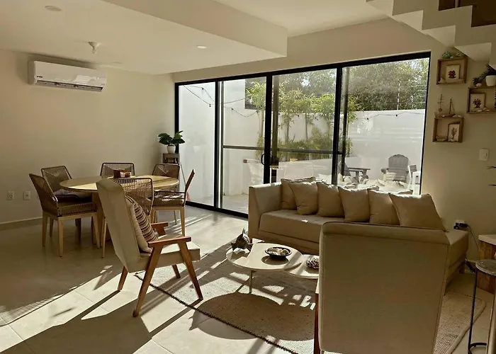 Hermosa Casa De 3 Pisos En De Lujo