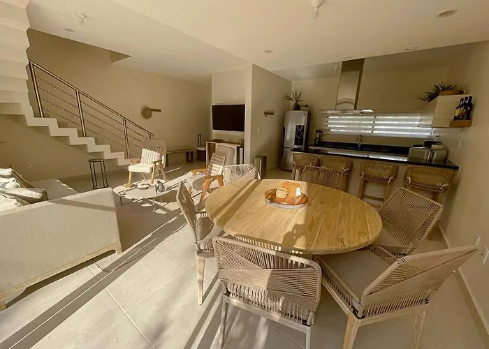 Villa Hermosa Casa De 3 Pisos En De Lujo
