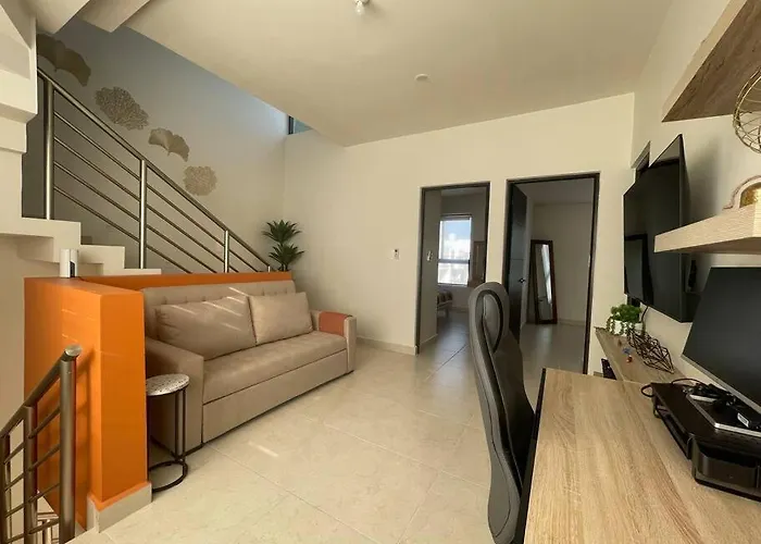 Hermosa Casa De 3 Pisos En De Lujo *