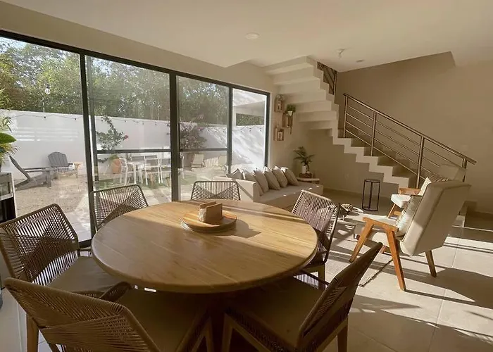 Hermosa Casa De 3 Pisos En De Lujo Playa del Carmen