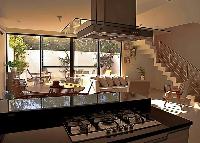 Hermosa Casa De 3 Pisos En De Lujo