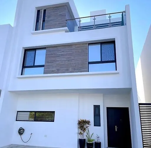 Villa Hermosa Casa De 3 Pisos En De Lujo Playa del Carmen
